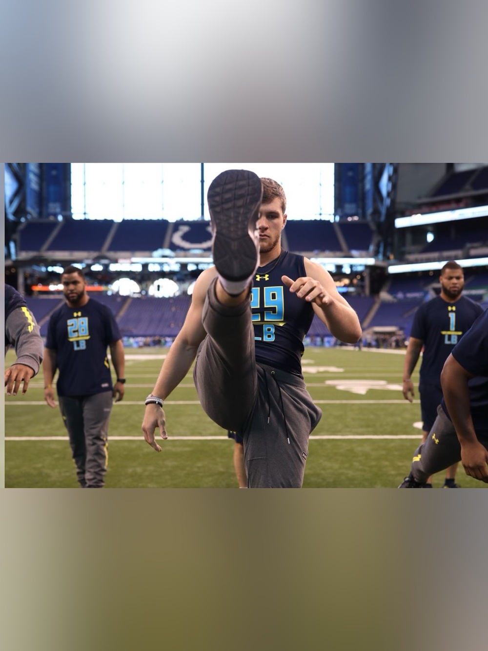Medium 2017 NFL Combine Under Armour Charcoal Gray/Yellow Training Joggers - Picture 4 of 4
